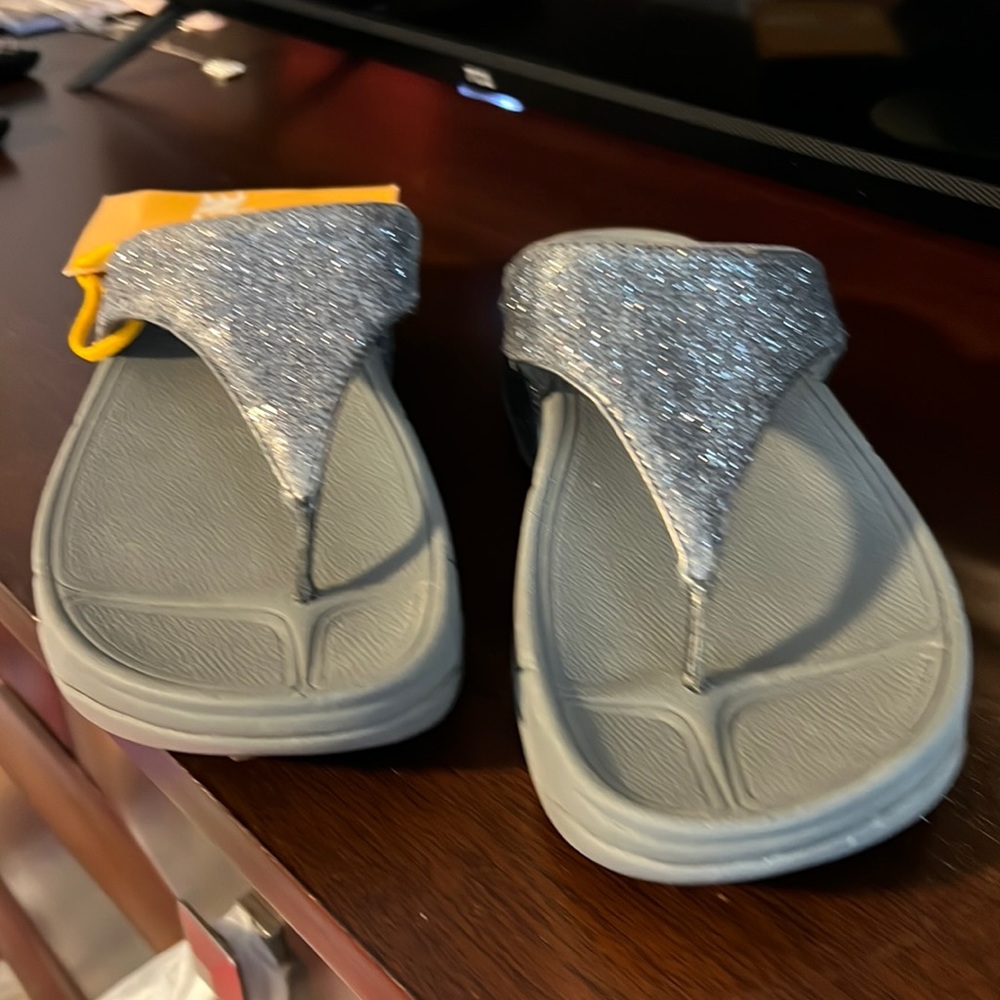 Size 6 Fit Flop NWT